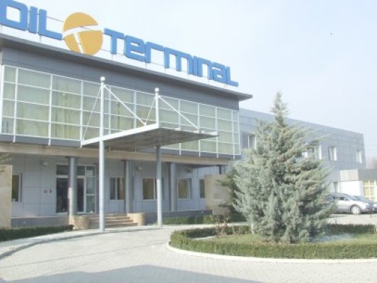 Angajaţii de la Oil Terminal iau prime de Ziua Petrolistului